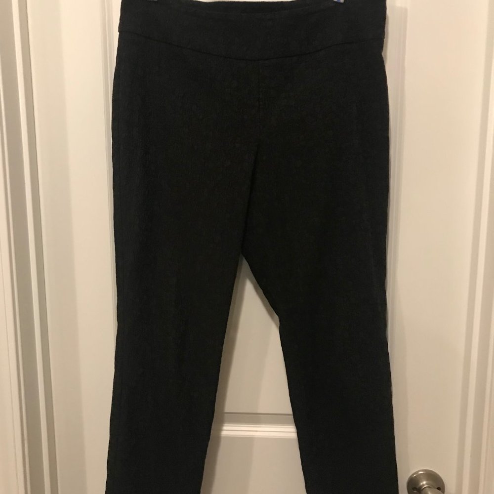 Up Black Lace textured pullon crop pant size 12